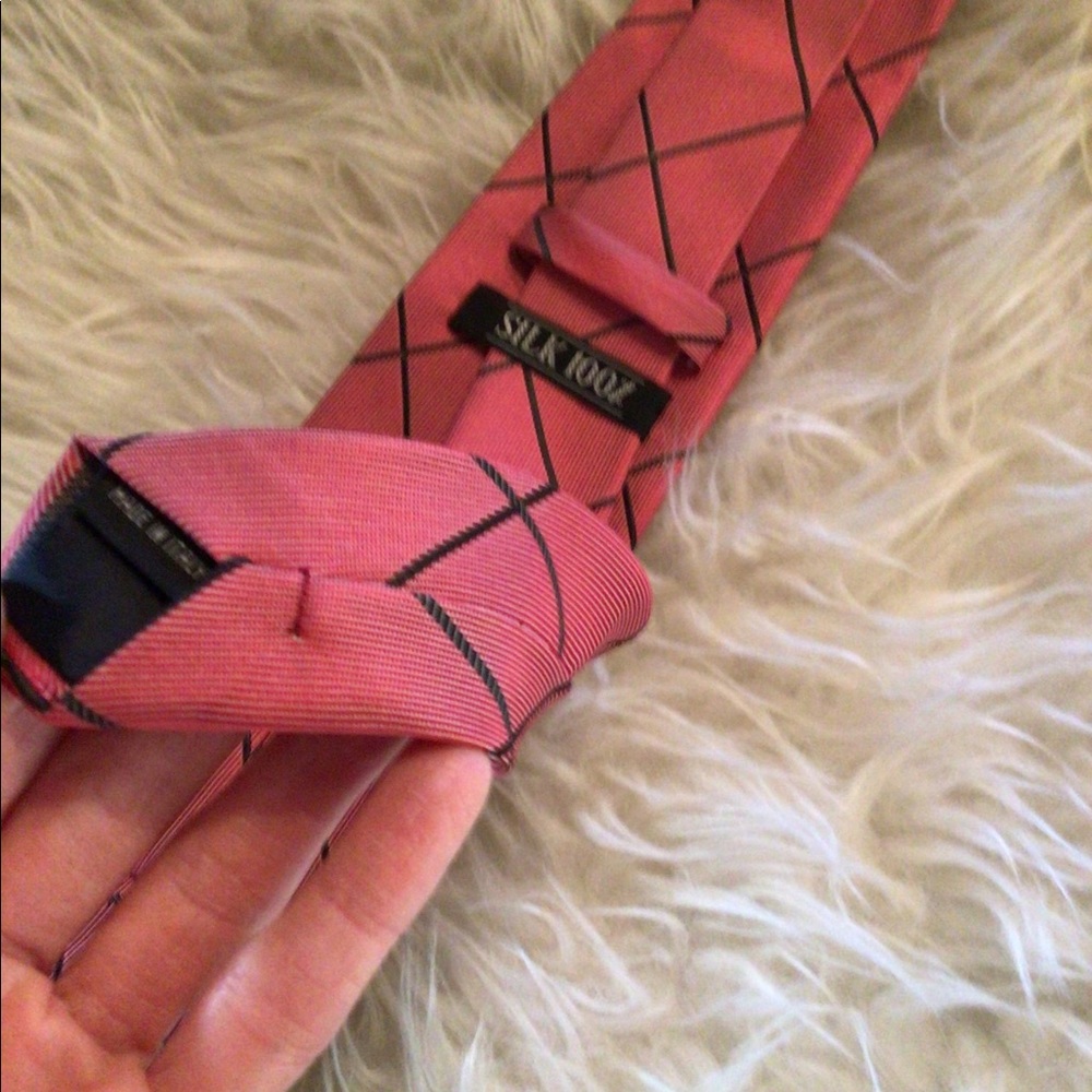 Hp! Clearance ♥️❤️♥️Men’s festive silk tie - Picture 2 of 5